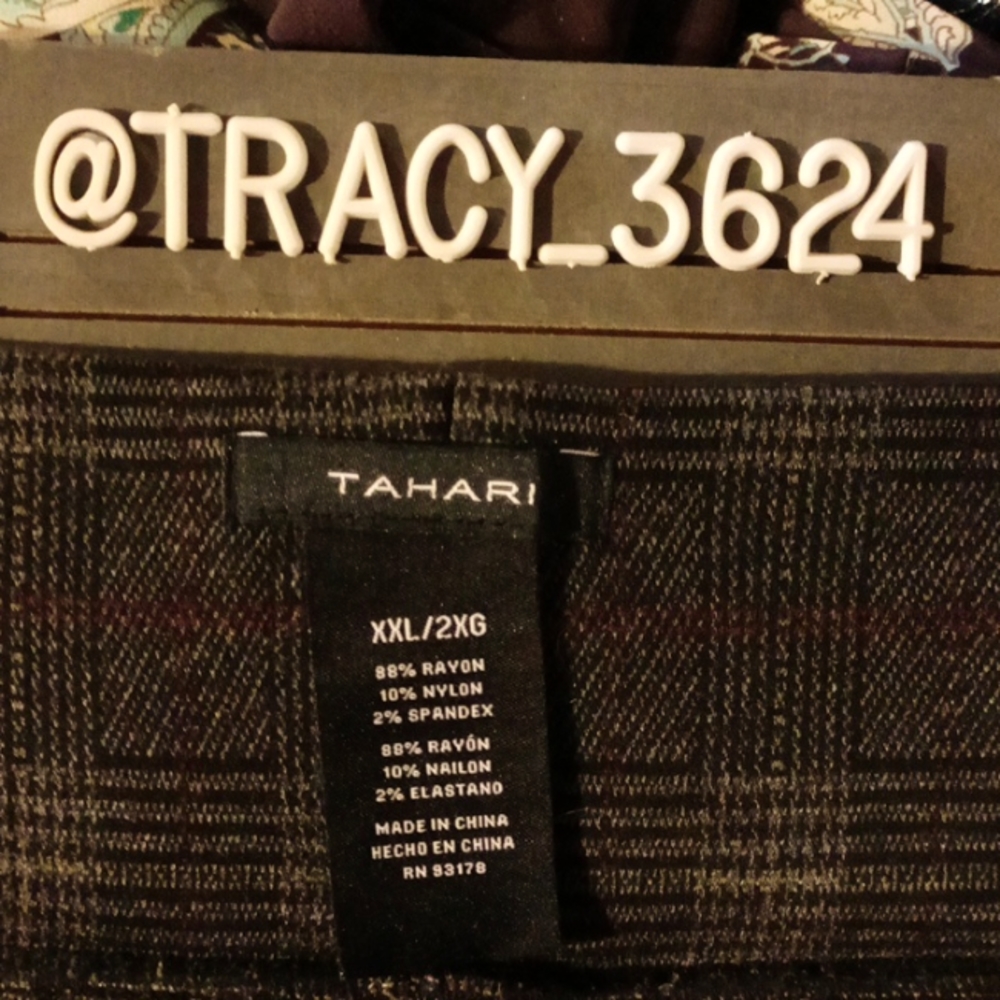 TAHARI - Picture 3 of 4